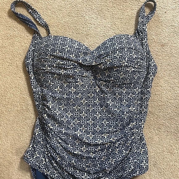 Nip Tuck Swim Size 14 One Piece Bathing Suit Blue and White Flattering - Picture 5 of 9